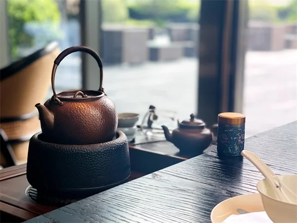 マルーンの花8選｜深みのある庭づくりに欠かせない栽培のコツ